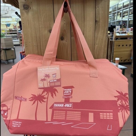 Trader Joe's Large Insulated Reusable Tote Bag 8 Gallon Peach Color LIMITED NWT - Picture 7 of 7